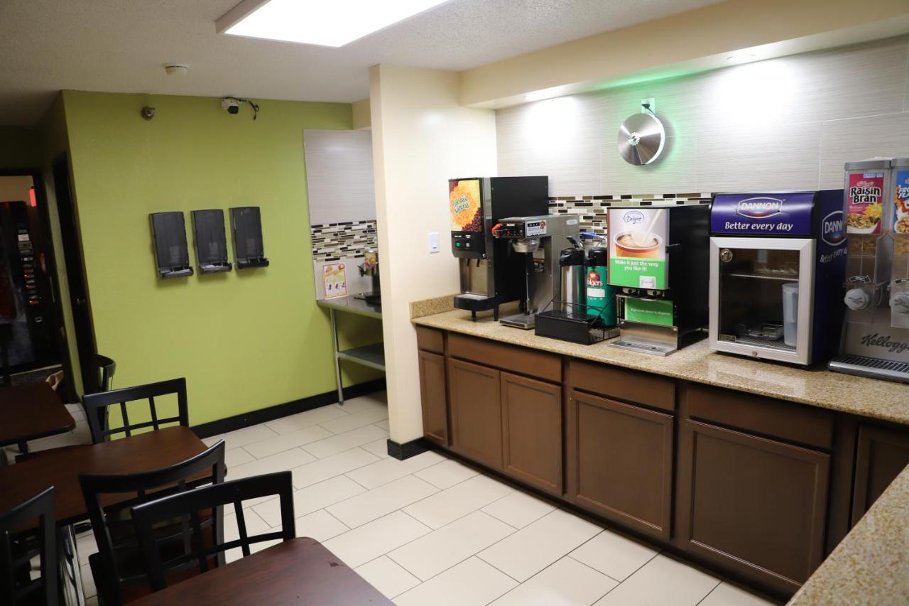 Hotel Super 8 By Wyndham Richmond Airport Va