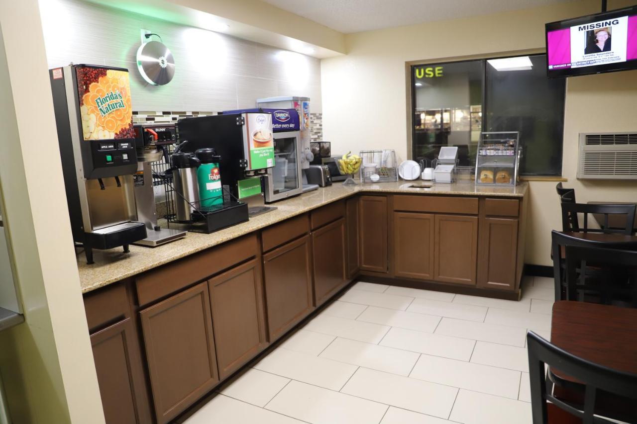 Super 8 By Wyndham Richmond Airport Va Hotel 2*