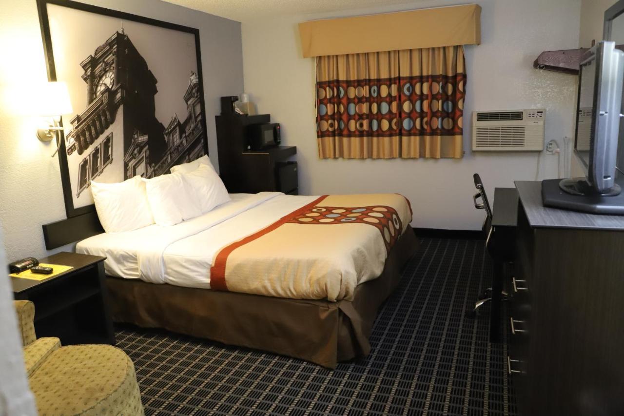 Super 8 By Wyndham Richmond Airport Va Hotel 2*