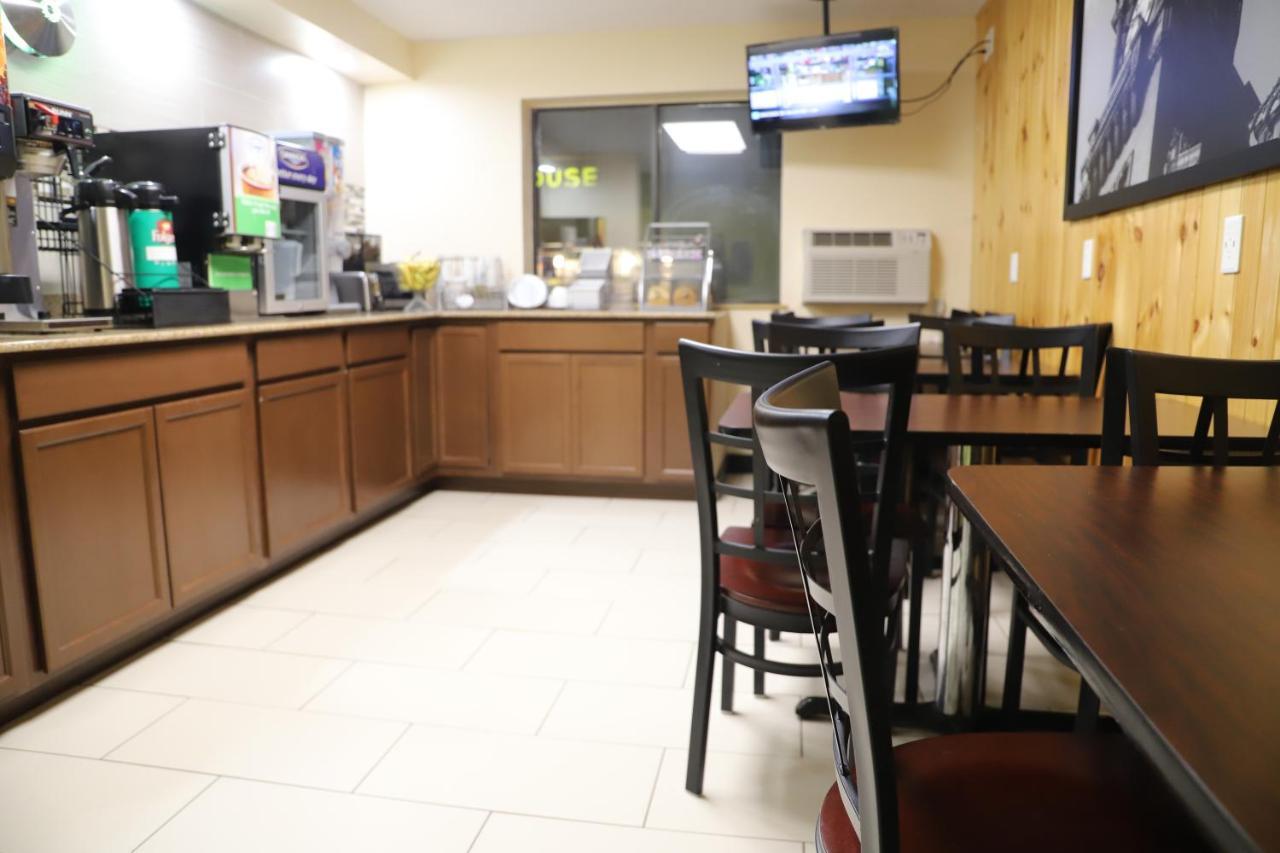 Super 8 By Wyndham Richmond Airport Va Hotel 2*